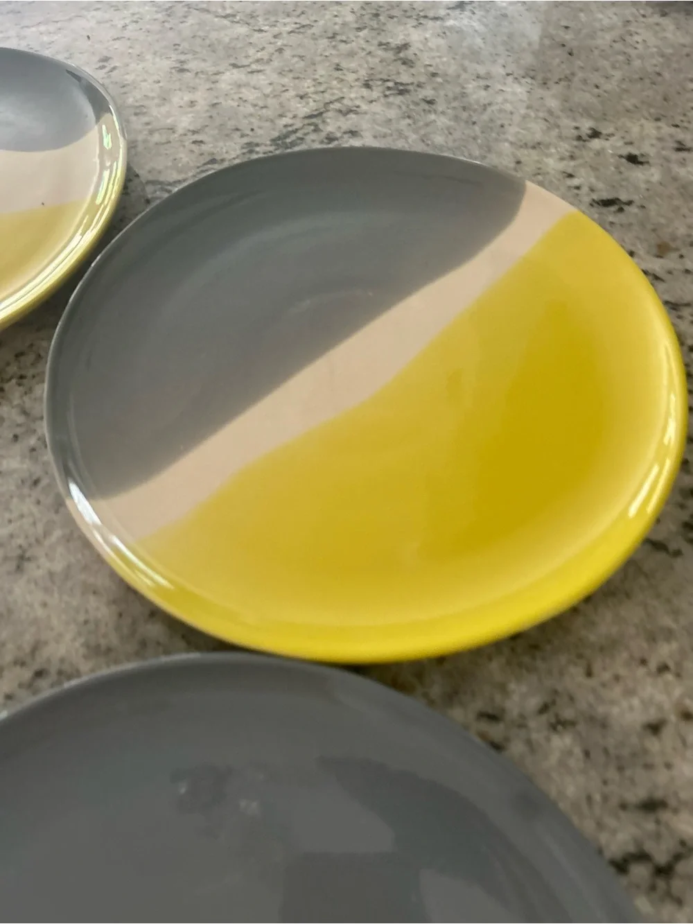 Myro by CRATE & BARREL Citron, Gray & Cream Striped, Coupe smooth‎ plate set 5